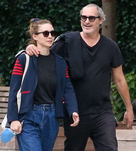 joaquin phoenix wife rooney mara